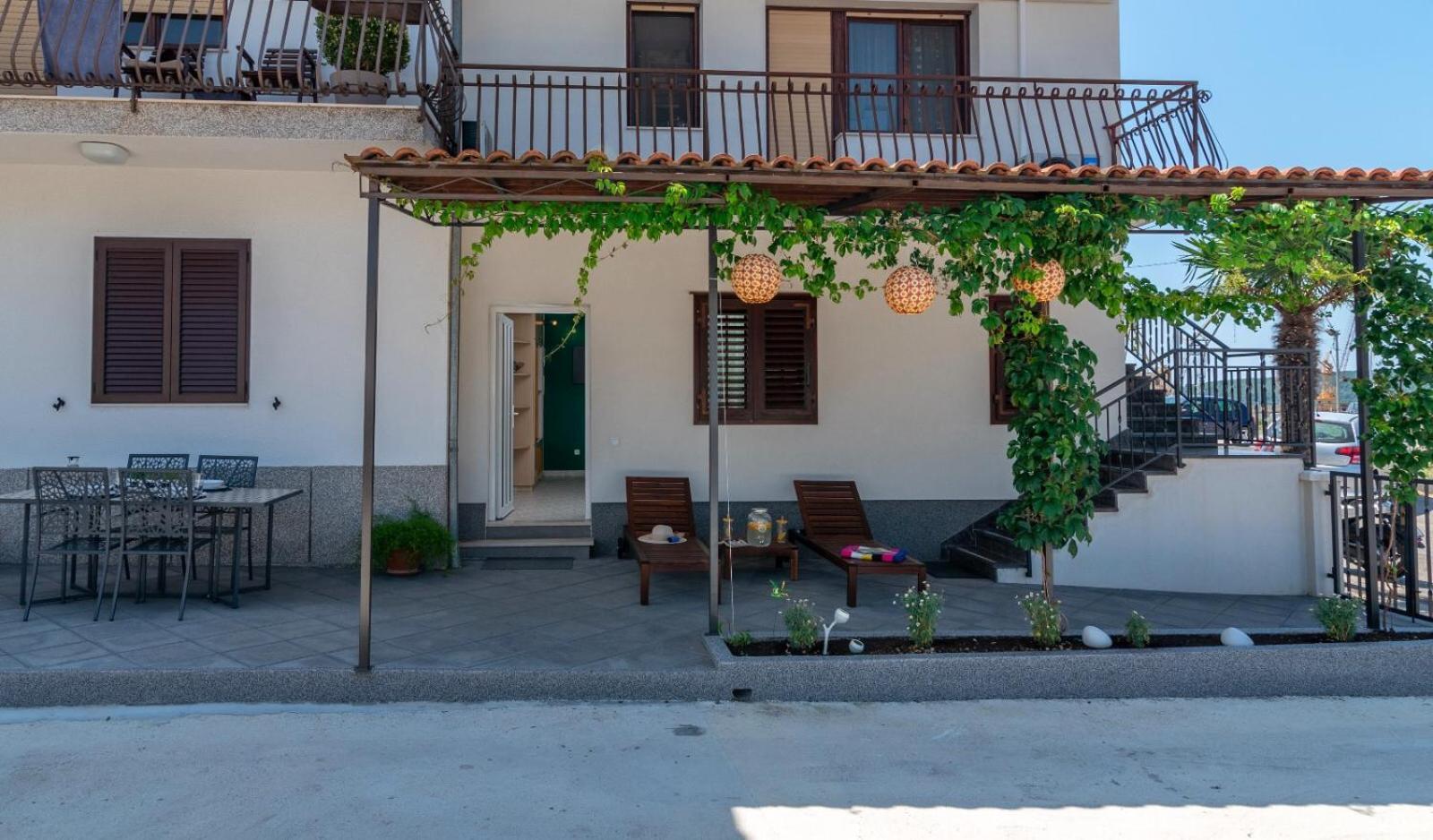 Apartman Karmen Трогир Экстерьер фото